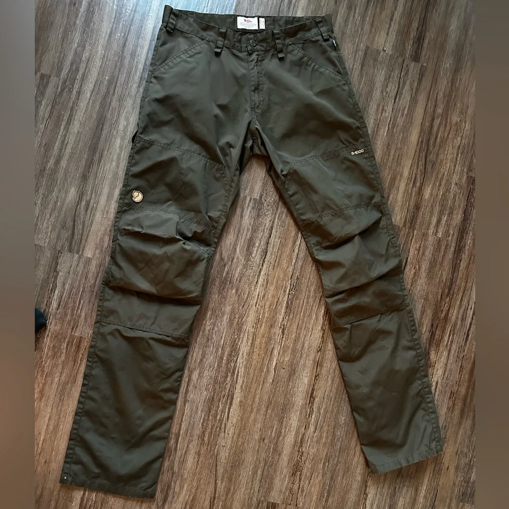 Fjallraven Men’s Barents Pro Jeans in Dark Olive/Brown. Waist 33”-34” (Long)